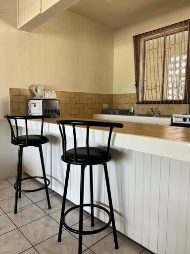 Others 3, Seaview Apartel