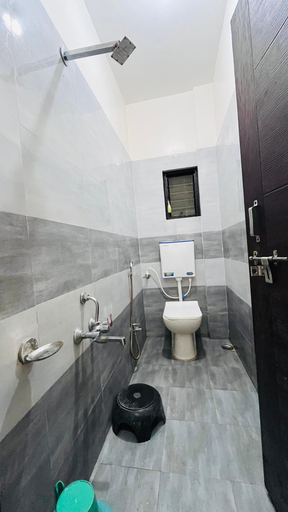 Bathroom 3, Shri Nath Hotel And Lodging, Aurangabad