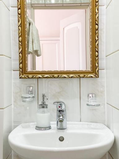 Bathroom 2, Willa Mandala, Kamień
