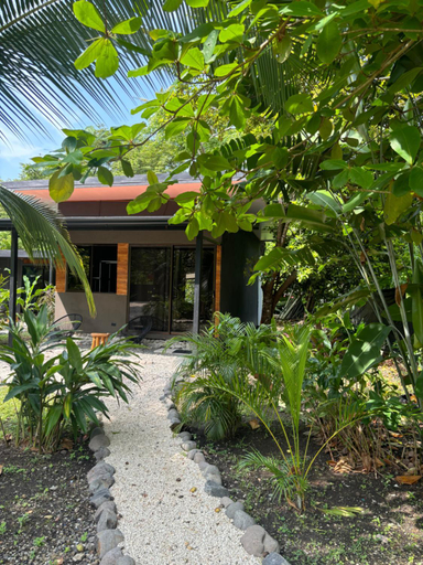 Others 2, DS House, Puntarenas