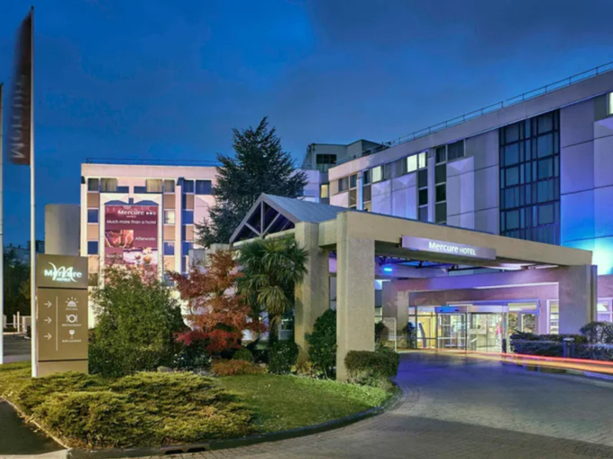 Exterior & Views