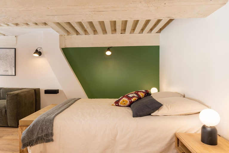 Bedroom 1, Les Cocon des Pentes de la Soie, Rhône