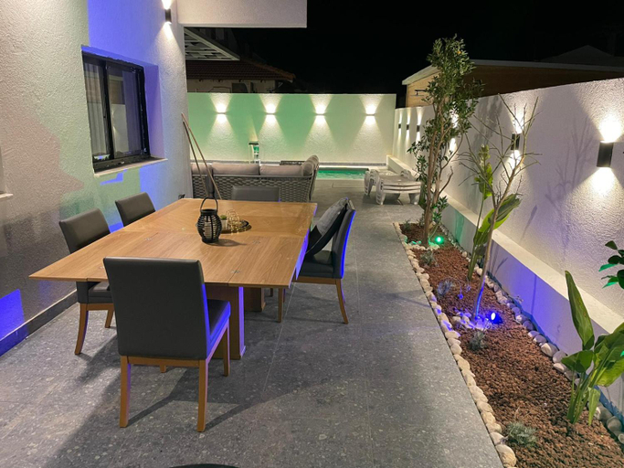2, White-Private pool Luxury Villa Eilat