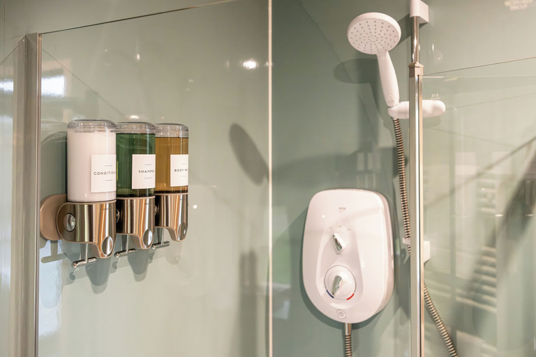 Bathroom 3, Sustainable Pod on Old Chalford Farm, Oxfordshire