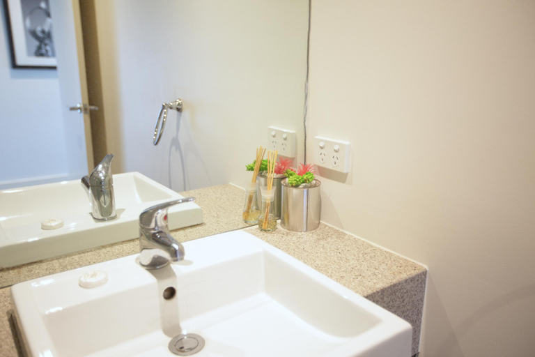 Others 3, Close to Doncaster Shopping Mall Perfect apartment, Manningham - West
