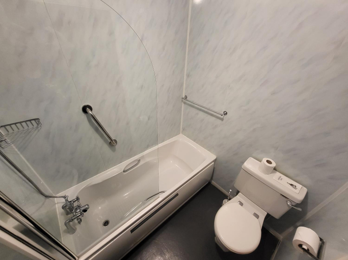 Bathroom 3, Cliffe Norton, Pembrokeshire
