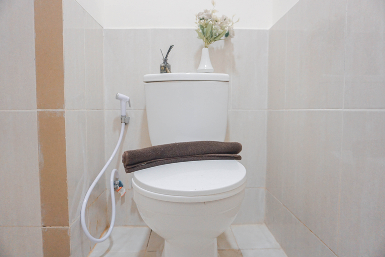 Bathroom 16