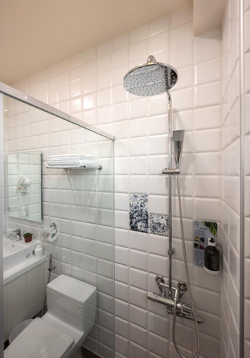 Bathroom 2, Clever Cultural Travel Homestay, Nantou