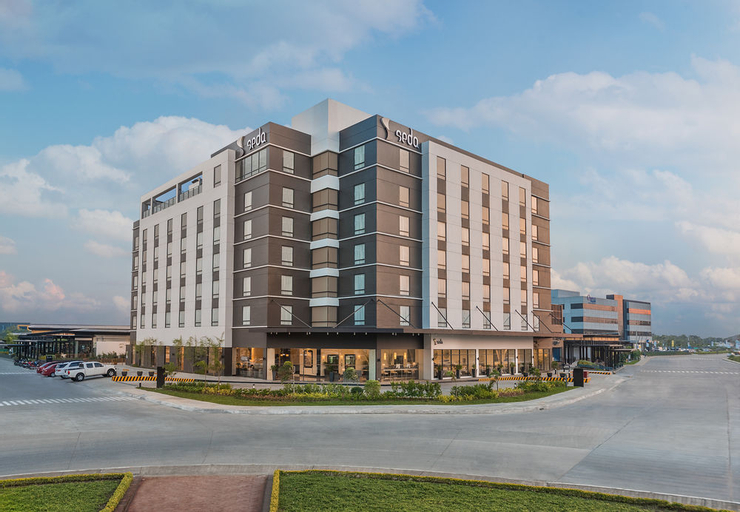 Exterior & Views 29