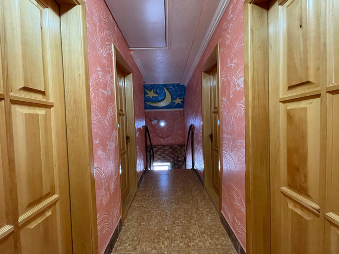 Others 4, Villa aeroport розовыи дом