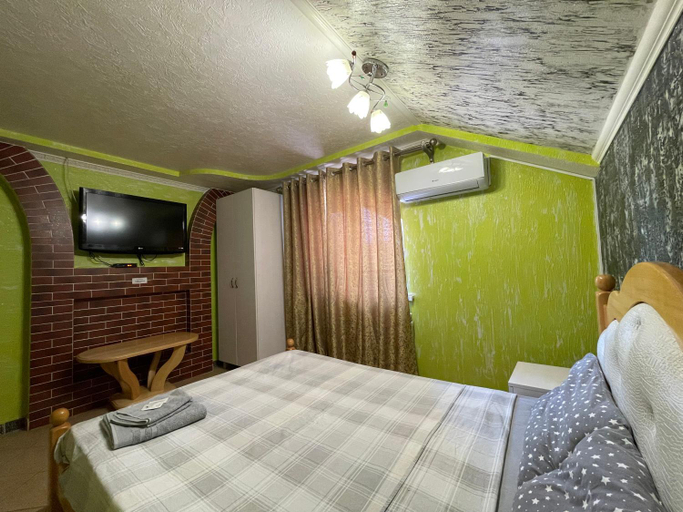 Others 2, Villa aeroport розовыи дом