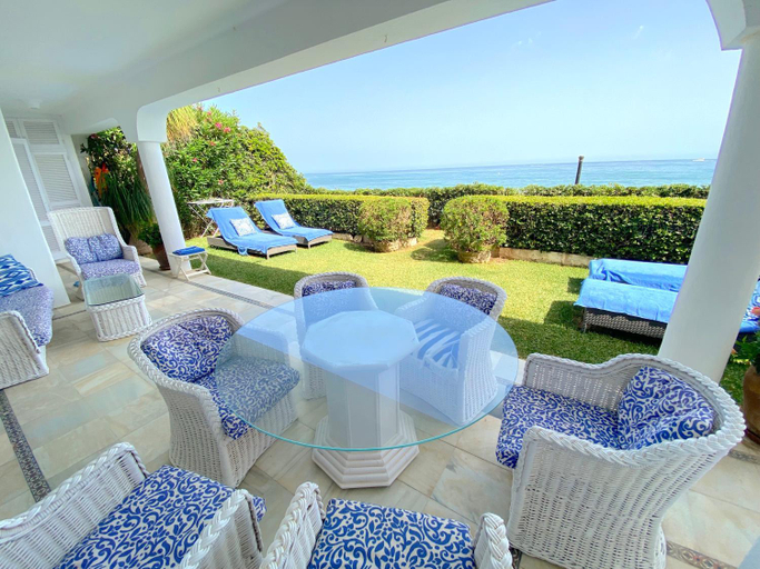 Others 2, VILLA OVERLOOKING BEACH , Central, quiet, parking, swimming pool, Málaga