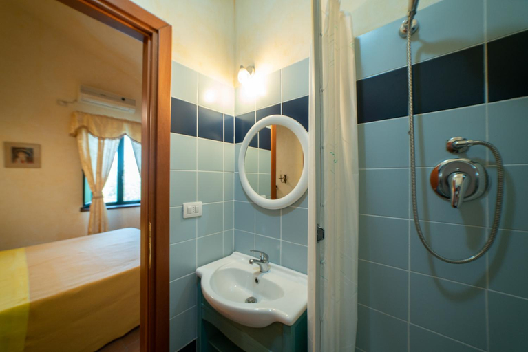 Bathroom 5, Dimora Terrazza sui Calanchi, Teramo