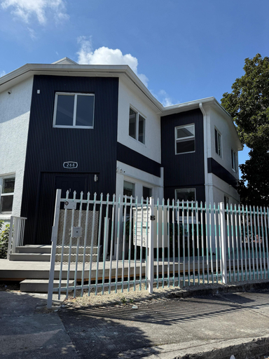 Renzzi Villas, Miami-Dade