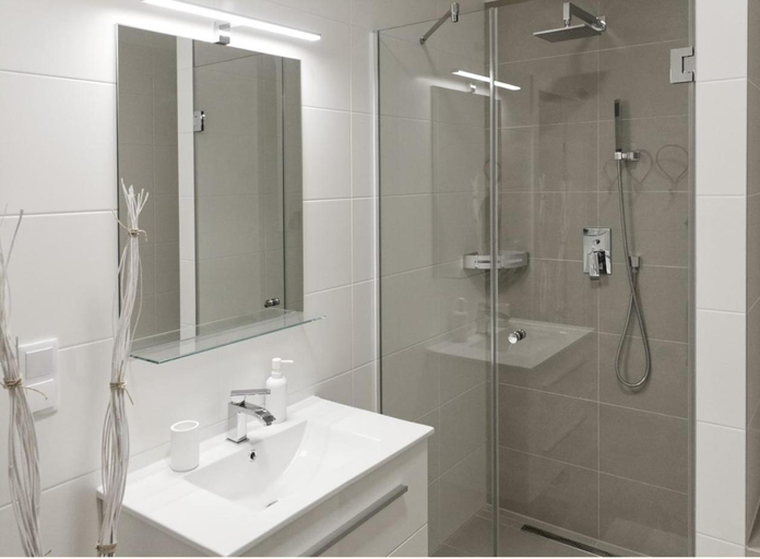 Bathroom 3, AAA All About Apartments, Wien