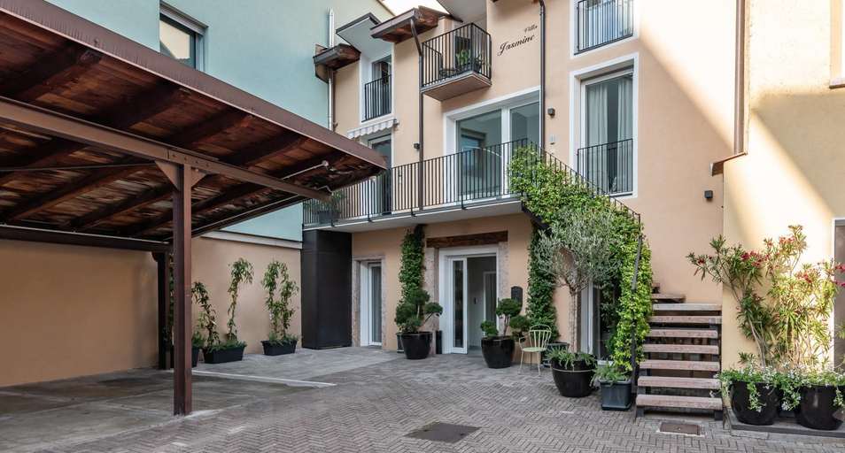 Others 5, Villa Jasmine, Bolzano