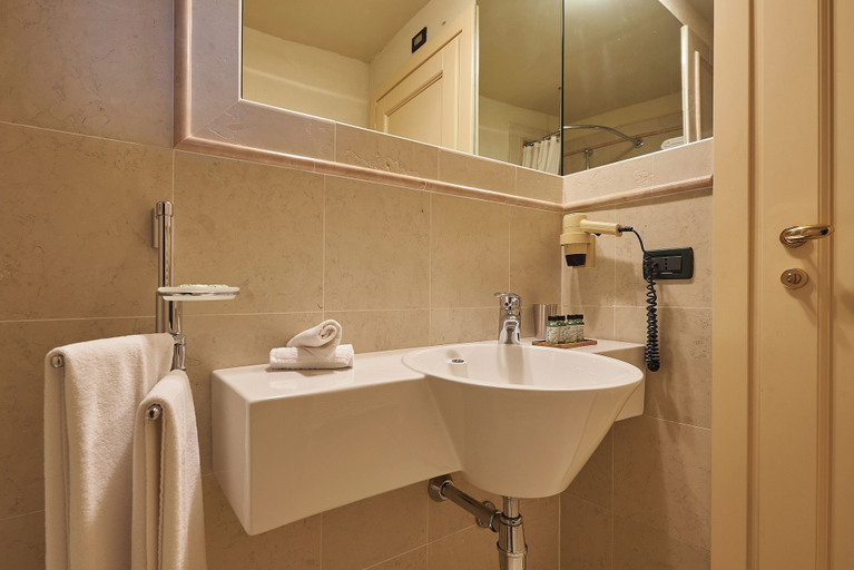 Bathroom 3, La Gazzara Castell'In Villa, Siena