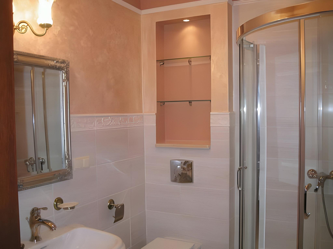 Bathroom 2, Palacyk Karkonosze kolo Karpacza, Jelenia Góra