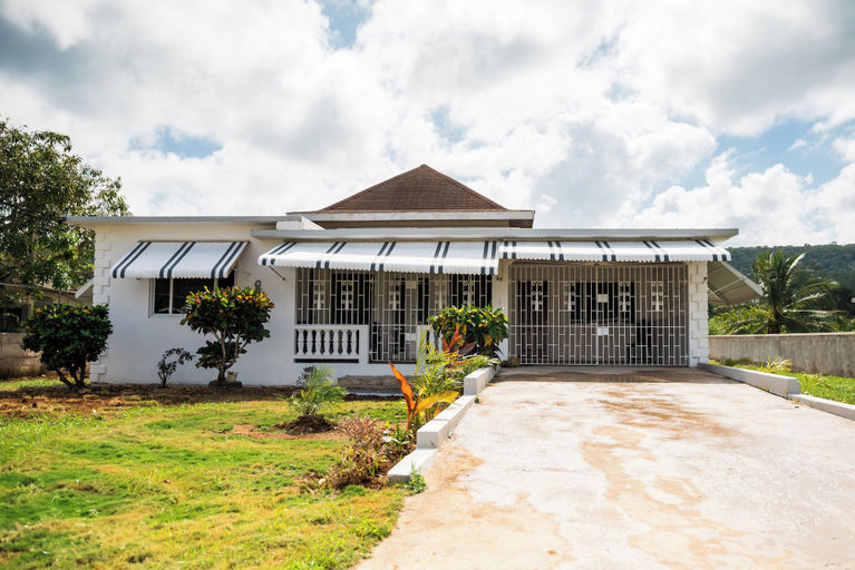 Exterior & Views 2, RVR Rentals