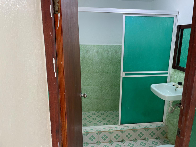 Bathroom 2, The Wave Hostel Corn Island, Laguna de Perlas