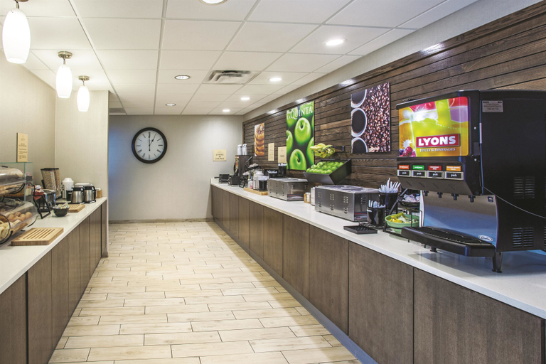 Food & Drinks 5, La Quinta Inn & Suites by Wyndham Duluth, Saint Louis