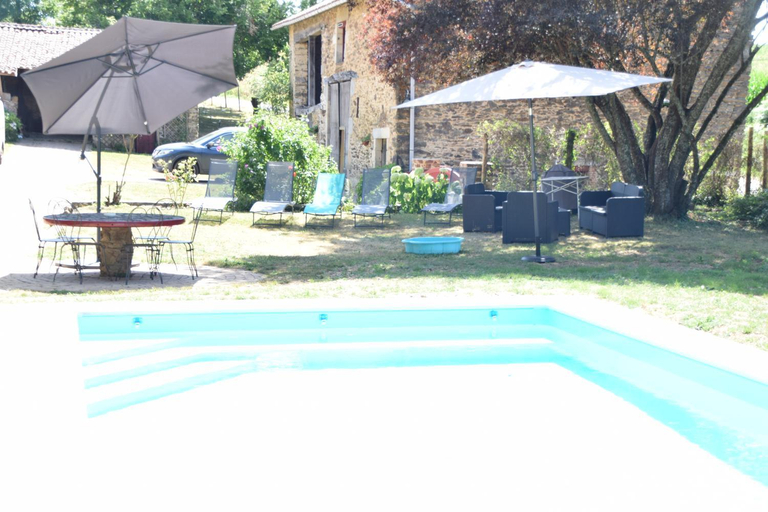 Others 4, LES 2 CHENES, Dordogne