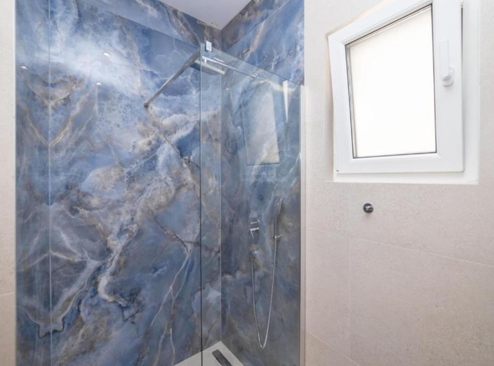 Bathroom 4, Luxury Villa Navis, Ploče