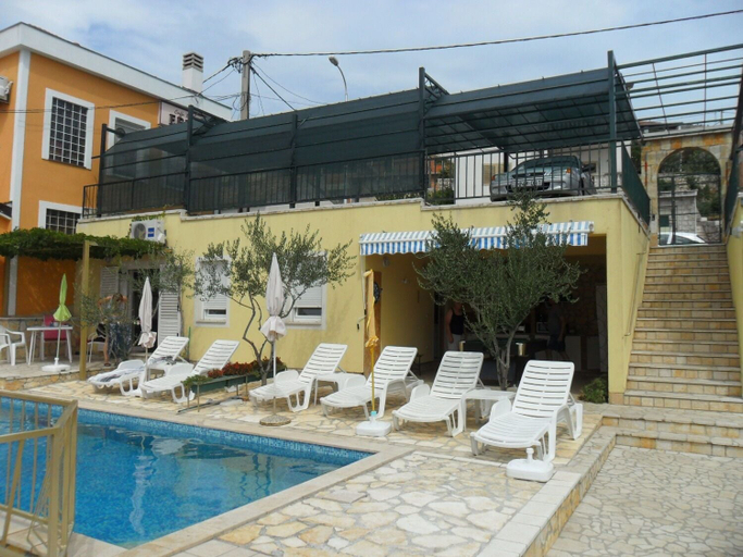 Sport & Beauty 5, Zlato - With Pool - SA5 Maslina, Senj
