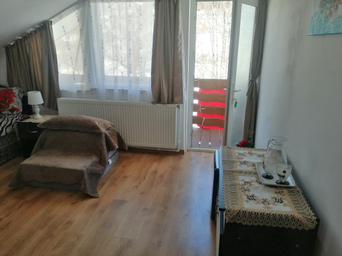 Others 3, Casa Gramy, Neagra Sarului