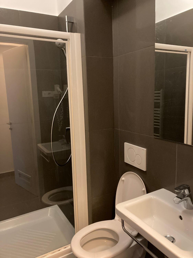 Bathroom 4, Twix rooms, Ljubljana