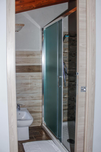 Bathroom 3, Villa Ada, Syracuse
