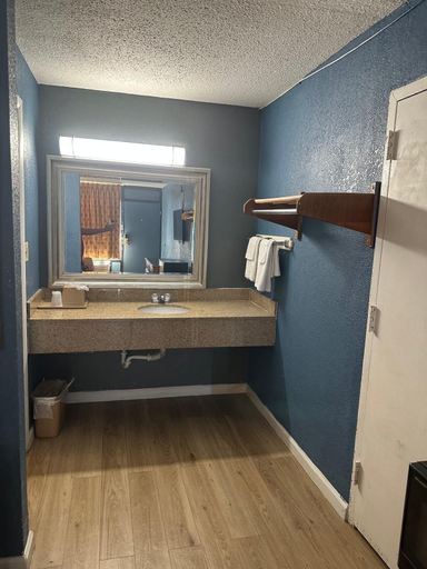 Bathroom 3, Carolina Inn, Berkeley