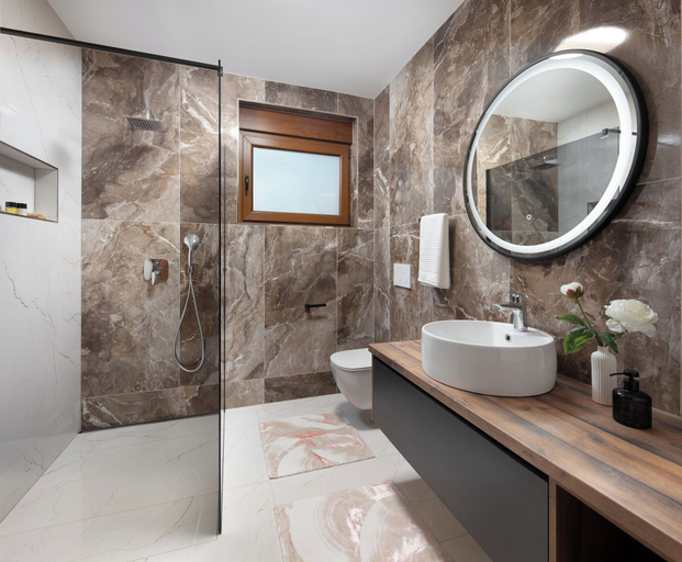Bathroom 4, Malibu Royal, Vir