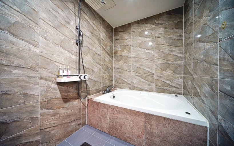 Bathroom 11