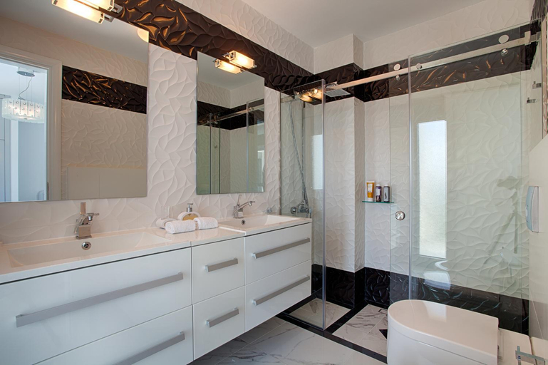Bathroom 1, Villa White Pearl, Central Macedonia