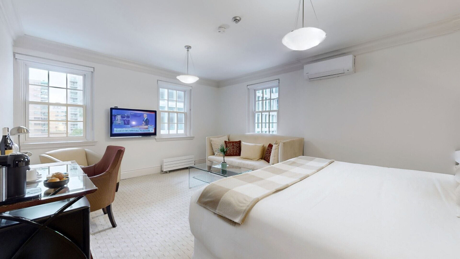 Bedroom 2, The University Club of Toronto, Toronto