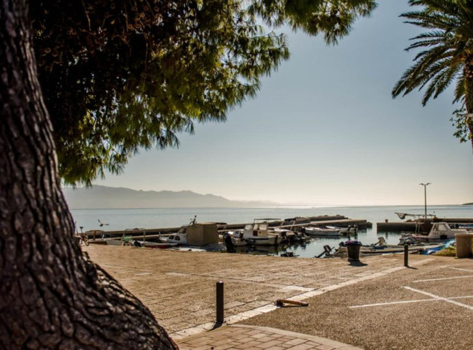 Others 5, Apartmani Martinović, Gradac