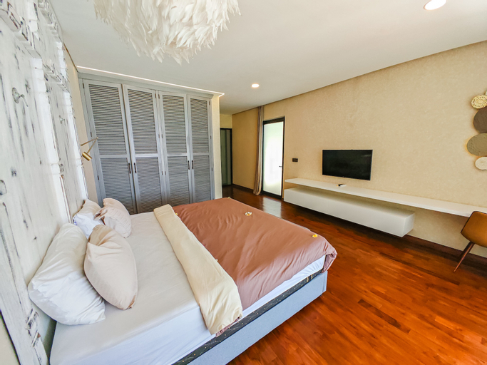 Bedroom 8