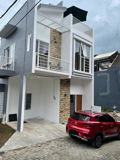 Villa Golden Village A25, Malang