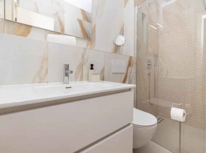 Bathroom 5, Luxury Villa Navis, Ploče