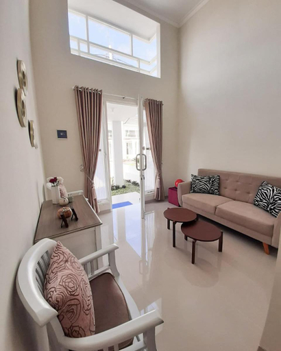 Others 2, Villa Blossom Kayana Regency E7, Malang