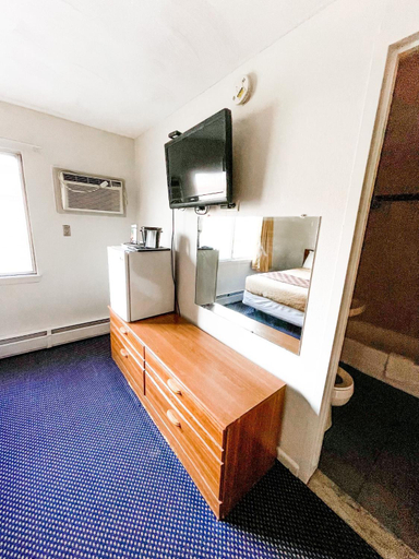 Bedroom 2, Utica Rest Inn, Oneida
