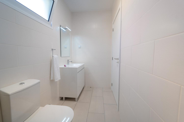 Bathroom 2, Fernandes House, Machico