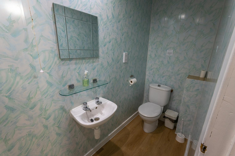 Bathroom 3, Roam West, Highland