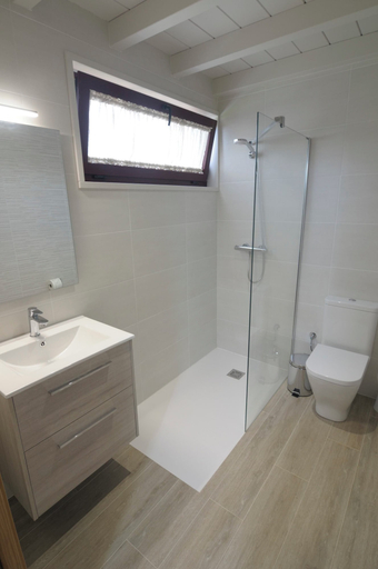 Bathroom 3, Cabanas da Barcela, Lugo