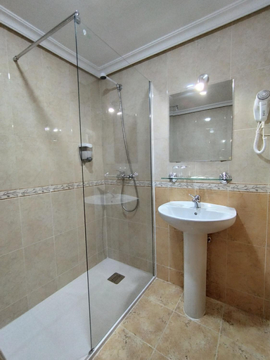 Bathroom 4, Hostal Madrid, Toledo