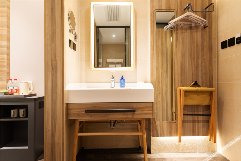 Bathroom 3, Hanting Hotel Tianjin Zhujiang Hardware Market, Tianjin