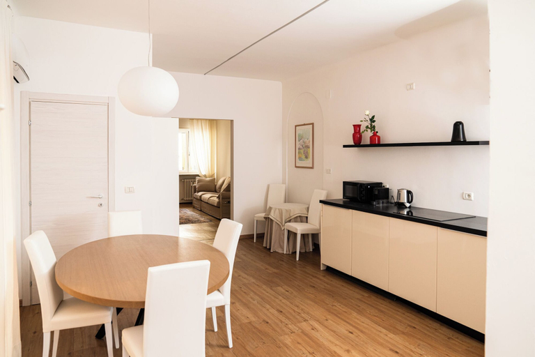 Others 5, Residenza Serego - affaccio scavi Romani, Verona