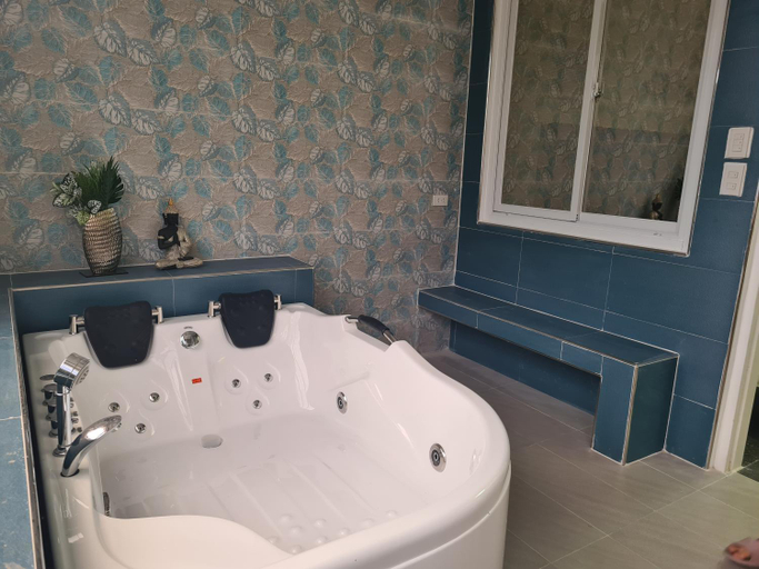 Bathroom 4, Dampa Poolside Events & Accommodation, Urdaneta City