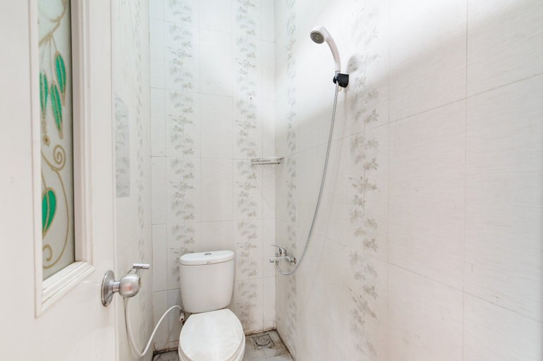 Bathroom 3, Elza House near Kalimalang RedPartner, Bekasi